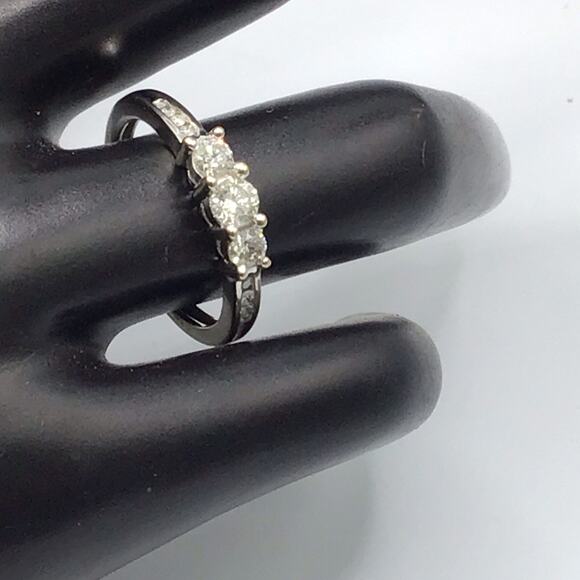 14K White Gold Diamond Band Ring .50CT 7 Round Stones Size 7 - Picture 2 of 11